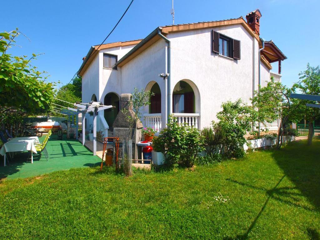 Apartment Tigo - 2 Bedrooms, 2 Bathrooms, Terrace And Big Garden Fazana Exterior photo