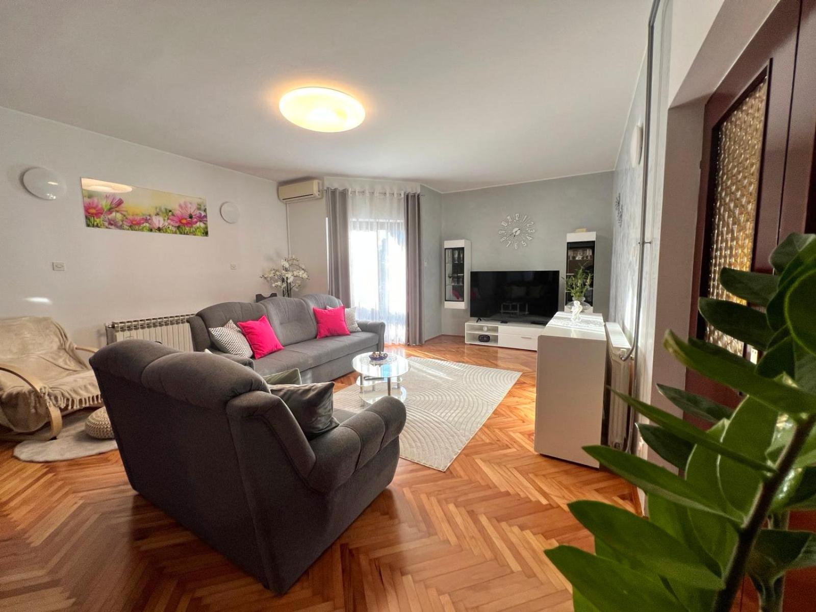 Apartment Tigo - 2 Bedrooms, 2 Bathrooms, Terrace And Big Garden Fazana Exterior photo