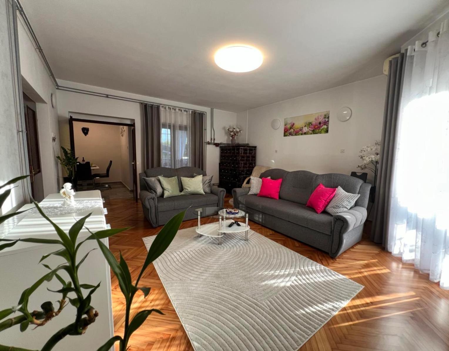 Apartment Tigo - 2 Bedrooms, 2 Bathrooms, Terrace And Big Garden Fazana Exterior photo